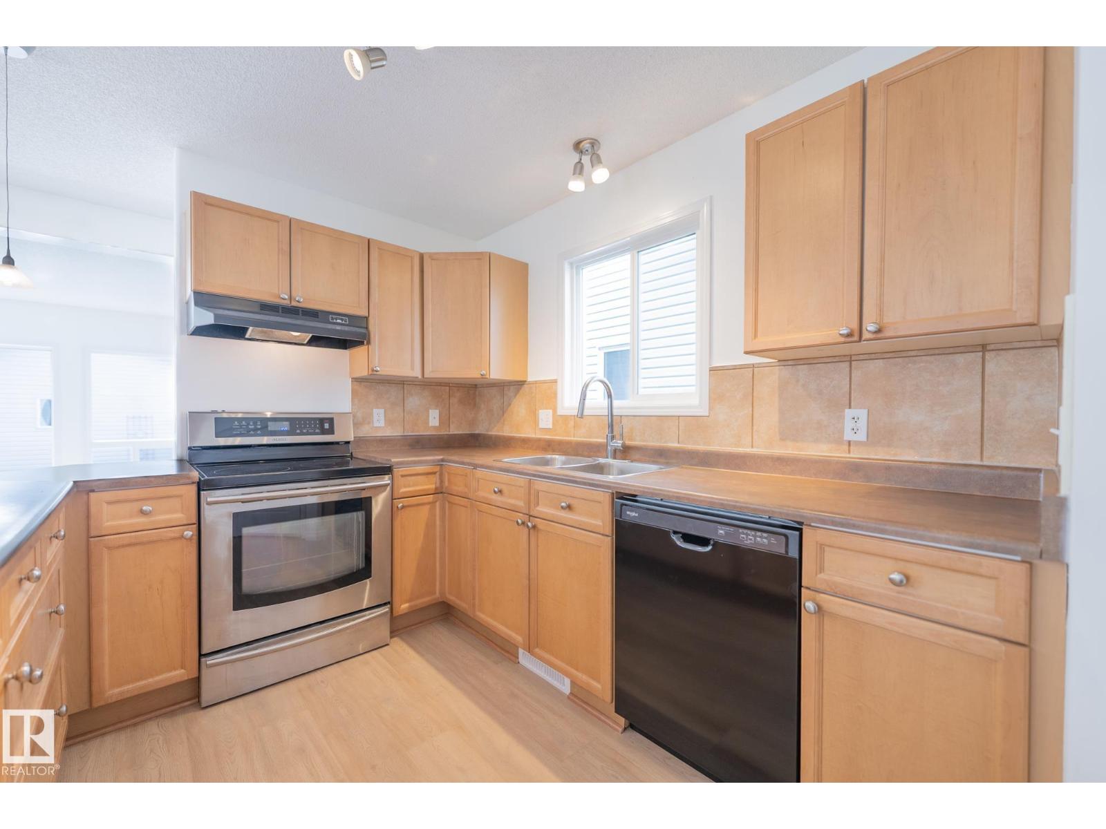 20339 58 AV NW - 10