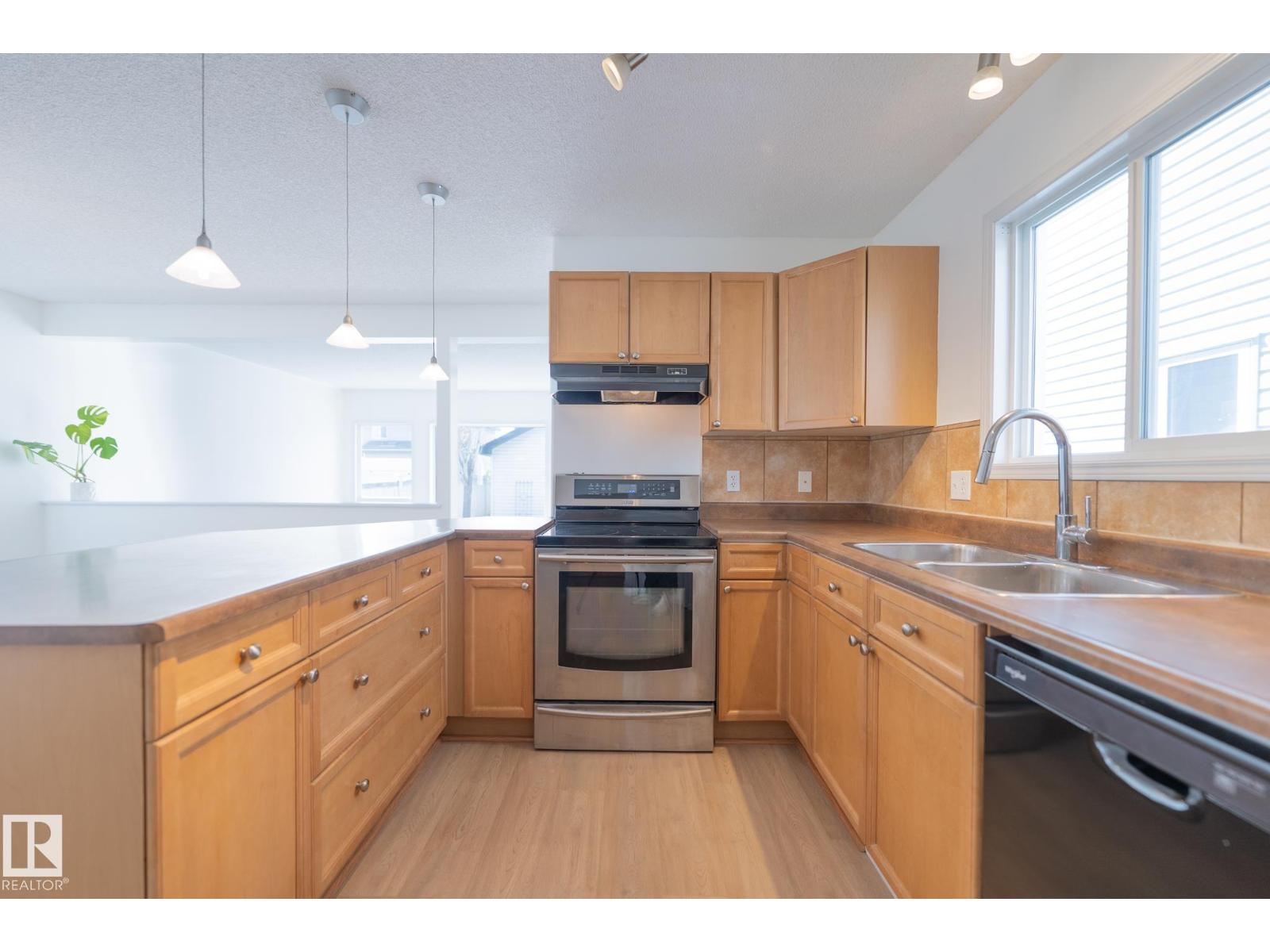 20339 58 AV NW - 11