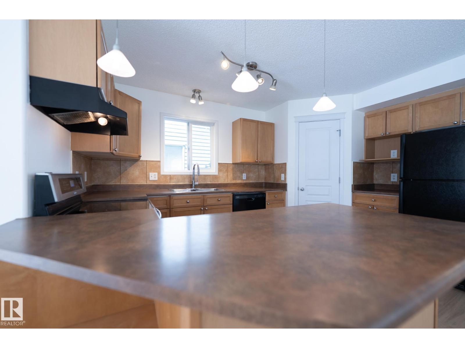 20339 58 AV NW - 14