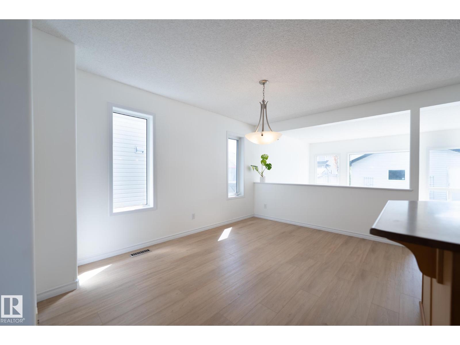 20339 58 AV NW - 16