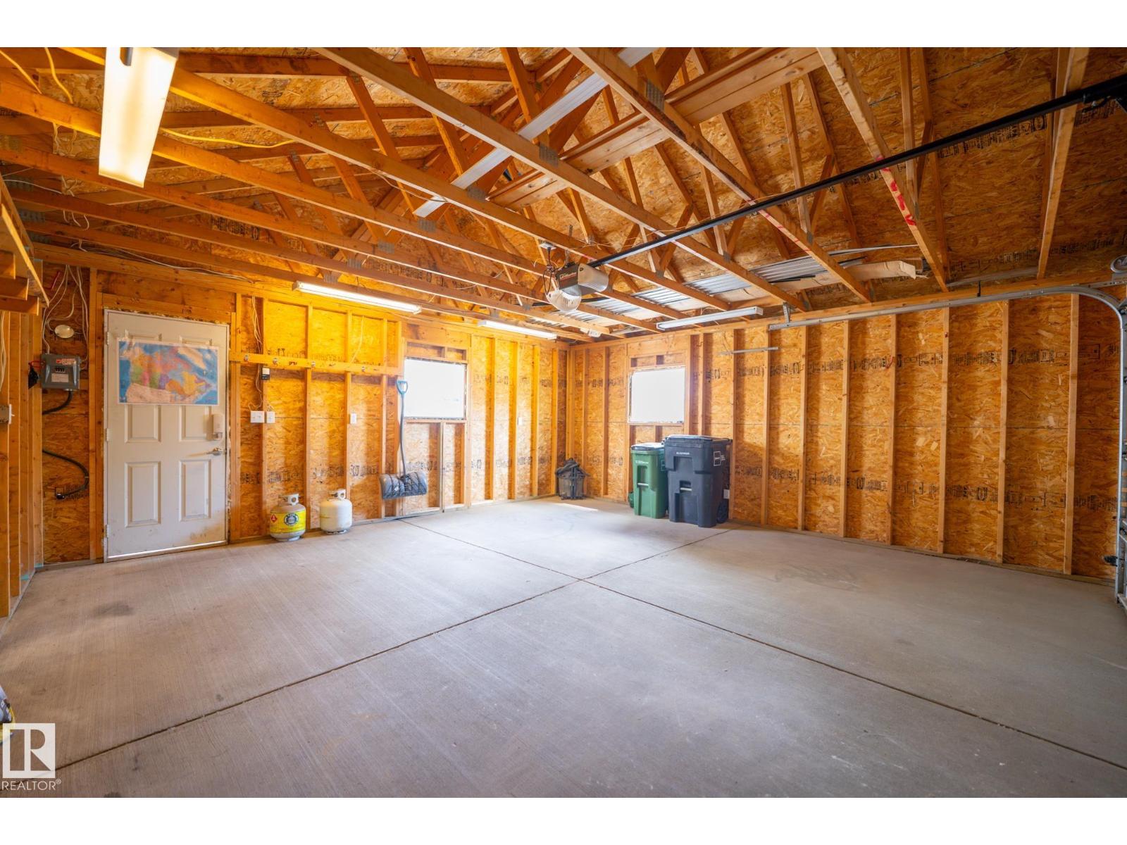 20339 58 AV NW - 58