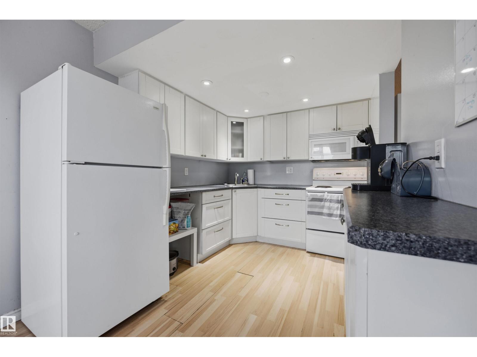 #3 18315 89 AV NW - 10