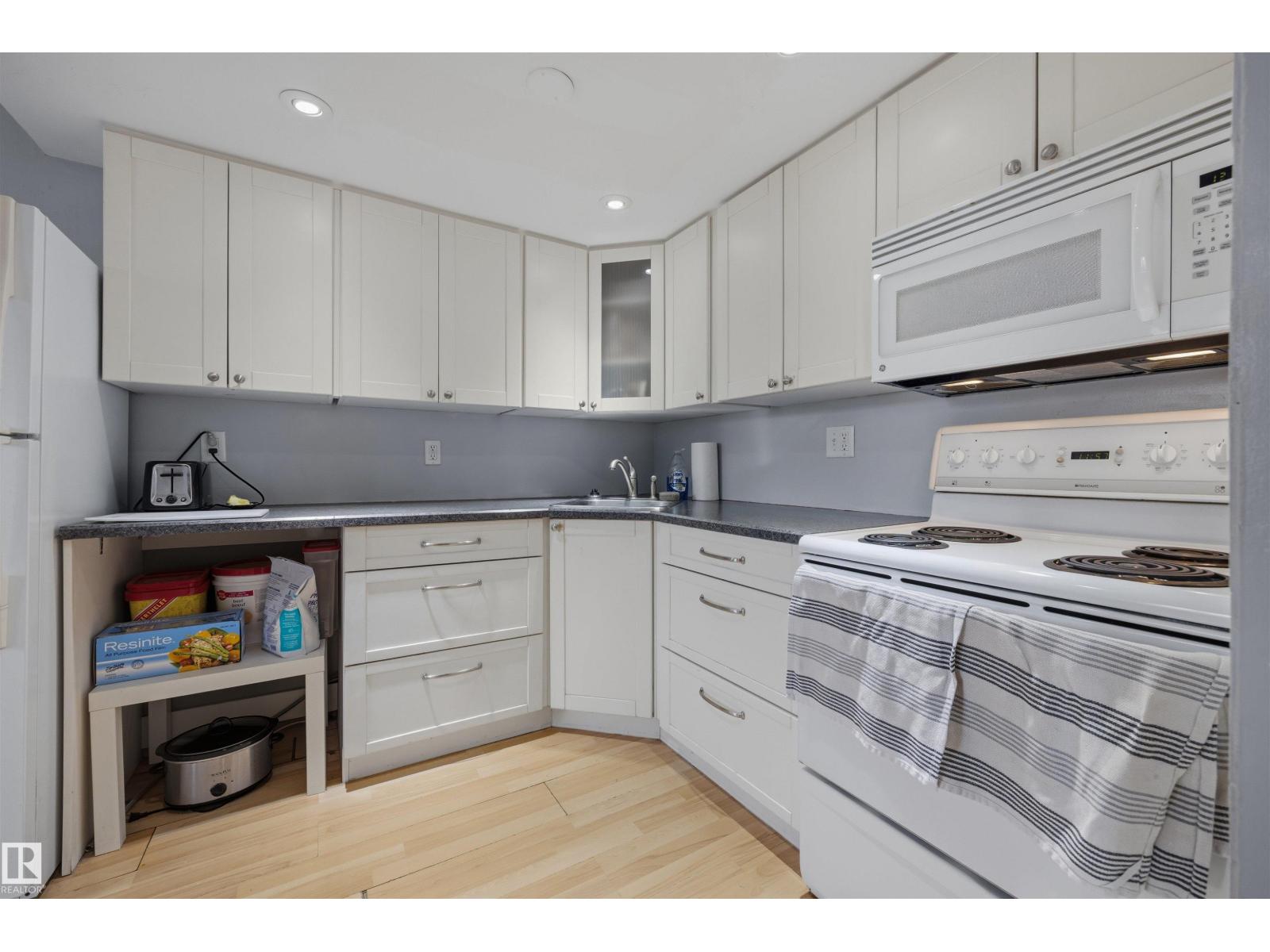#3 18315 89 AV NW - 13