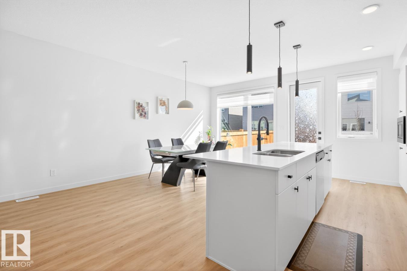 17347 100 ST NW - 10
