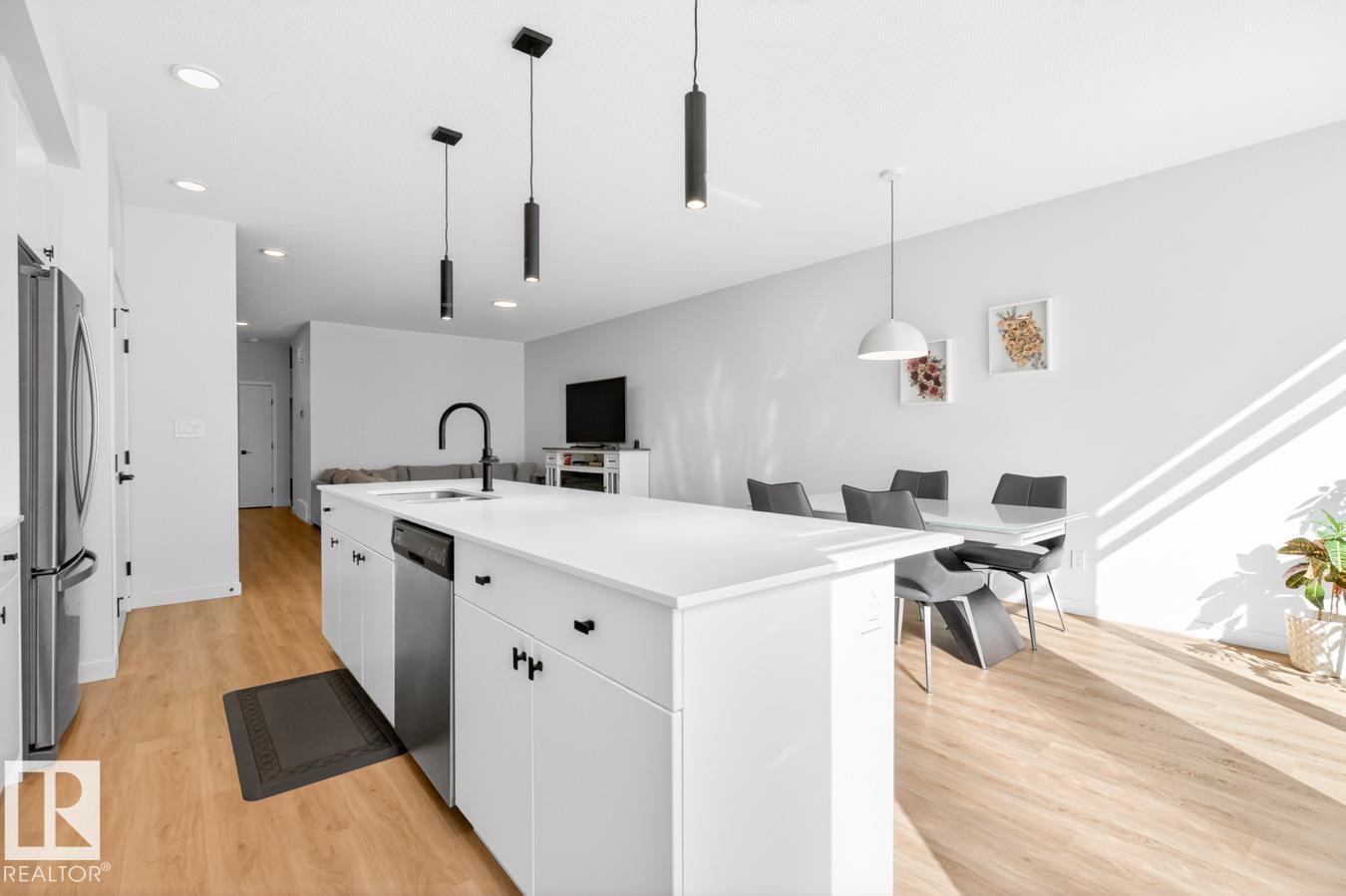 17347 100 ST NW - 11