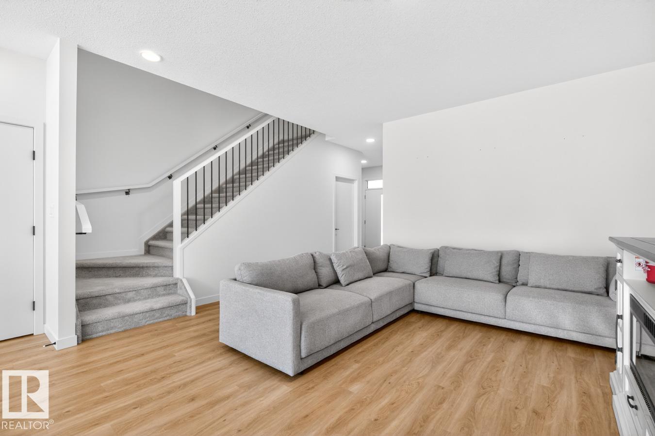 17347 100 ST NW - 5