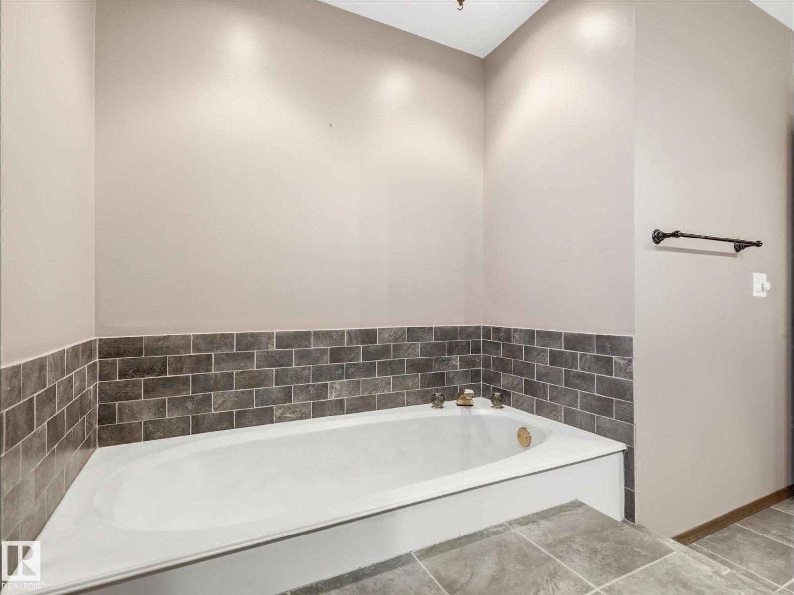 13504 116 St NW NW - 15