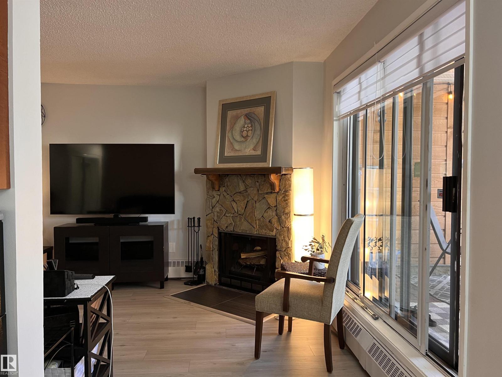 #106 10421 93 ST NW NW - 12