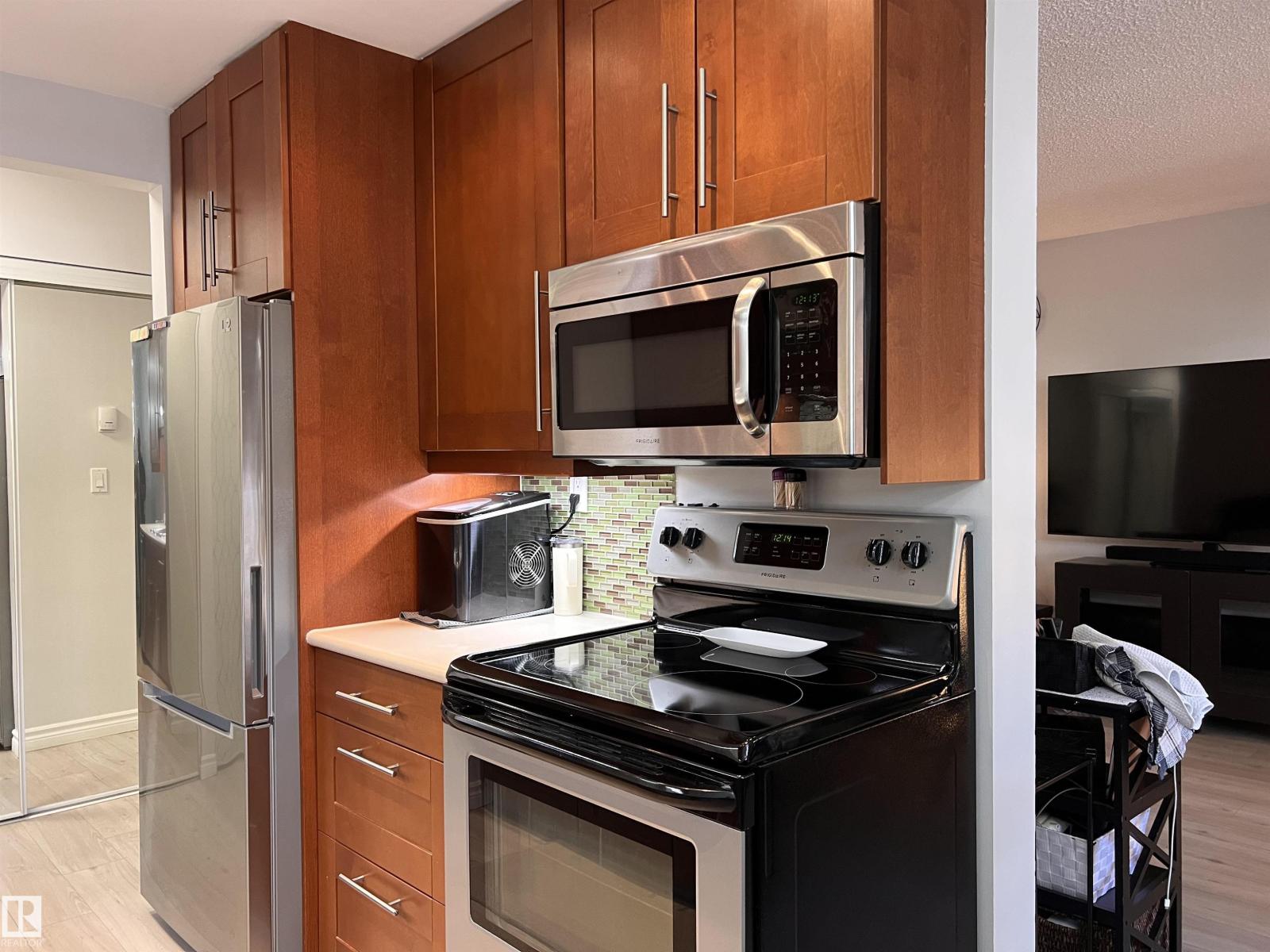 #106 10421 93 ST NW NW - 17