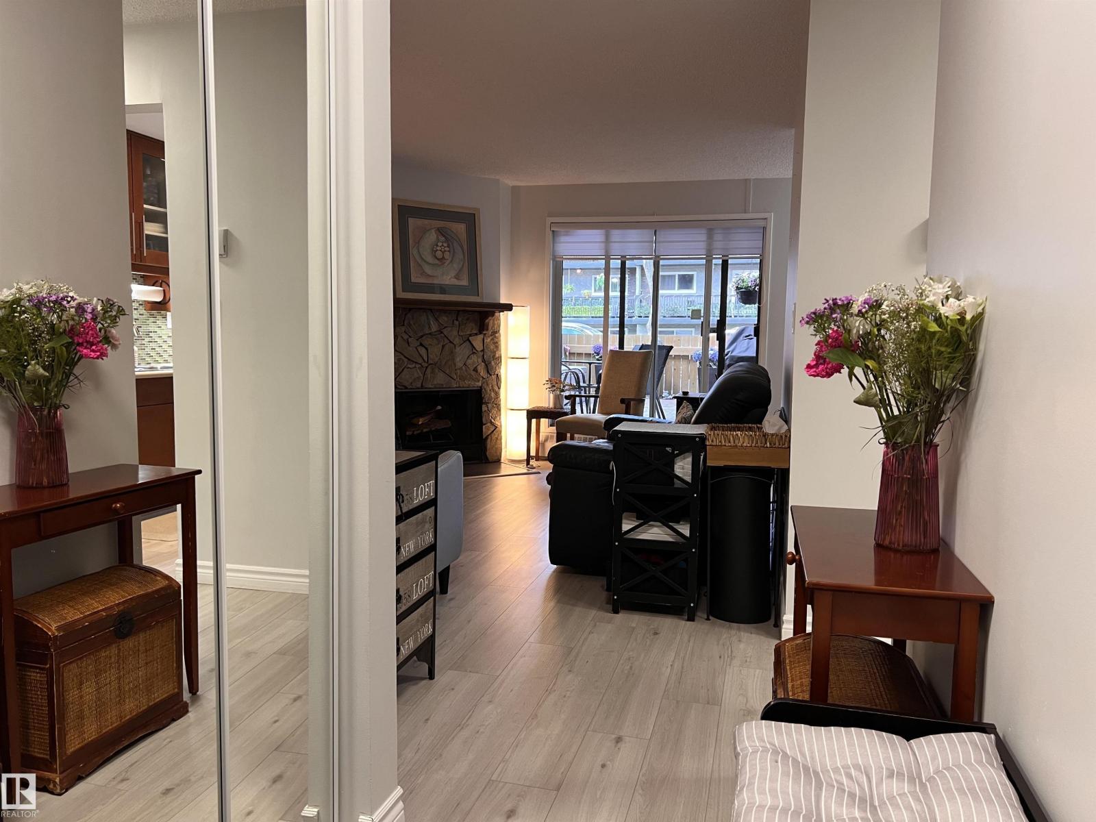 #106 10421 93 ST NW NW - 4