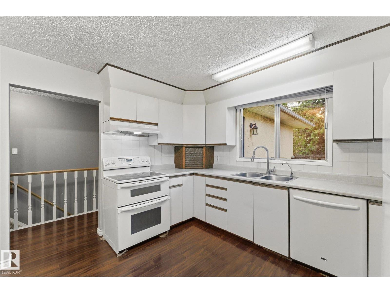 27 WESTVIEW CR - 13