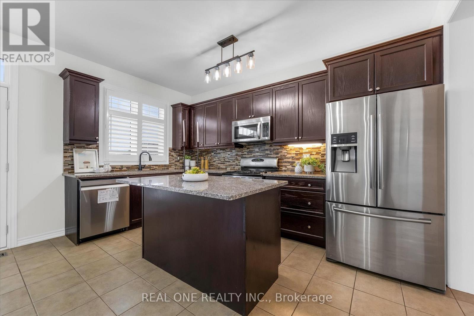 556 SANDERSON CRESCENT - 17