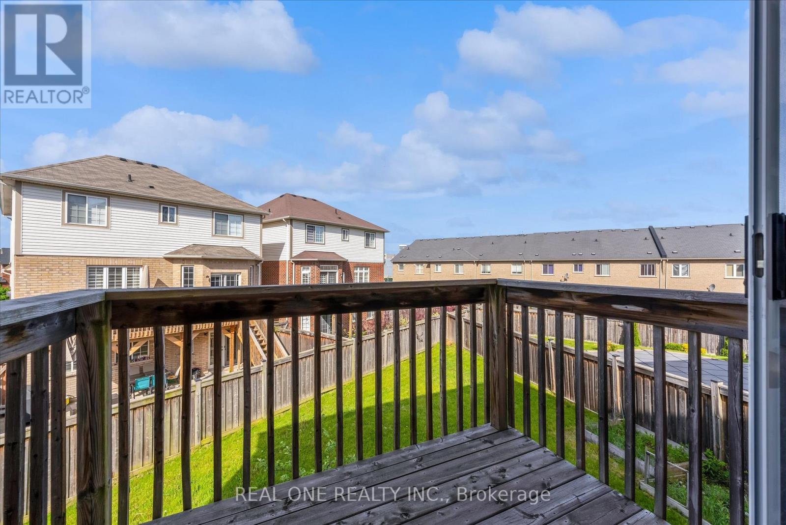 556 SANDERSON CRESCENT - 18
