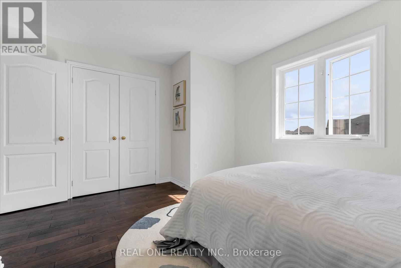 556 SANDERSON CRESCENT - 29
