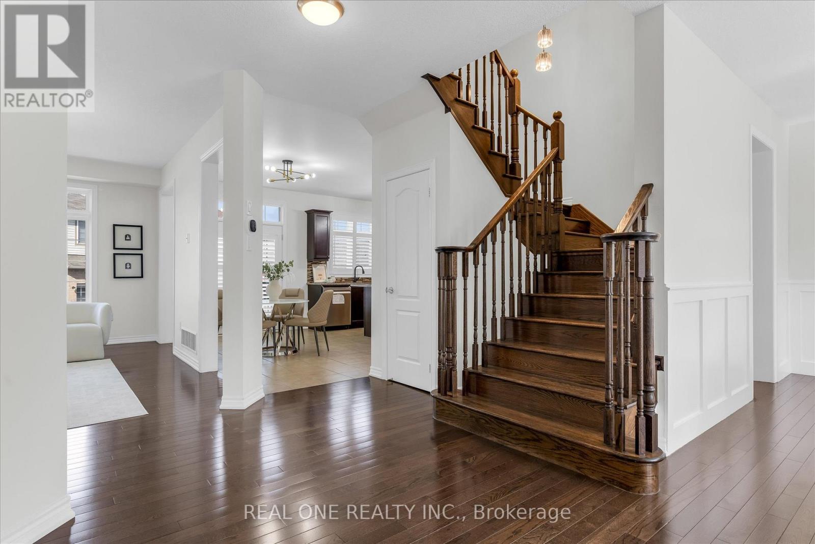 556 SANDERSON CRESCENT - Image 3