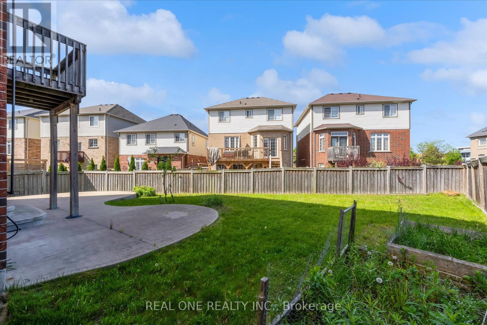 556 SANDERSON CRESCENT - 36