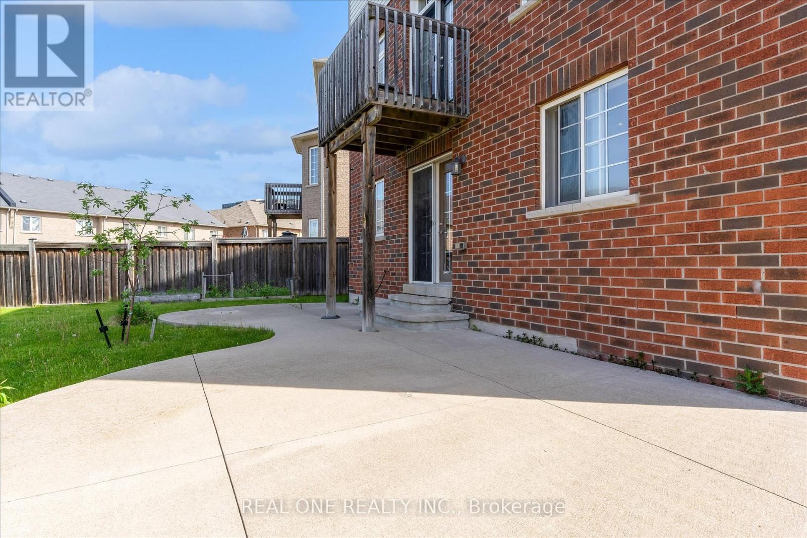 556 SANDERSON CRESCENT - 39