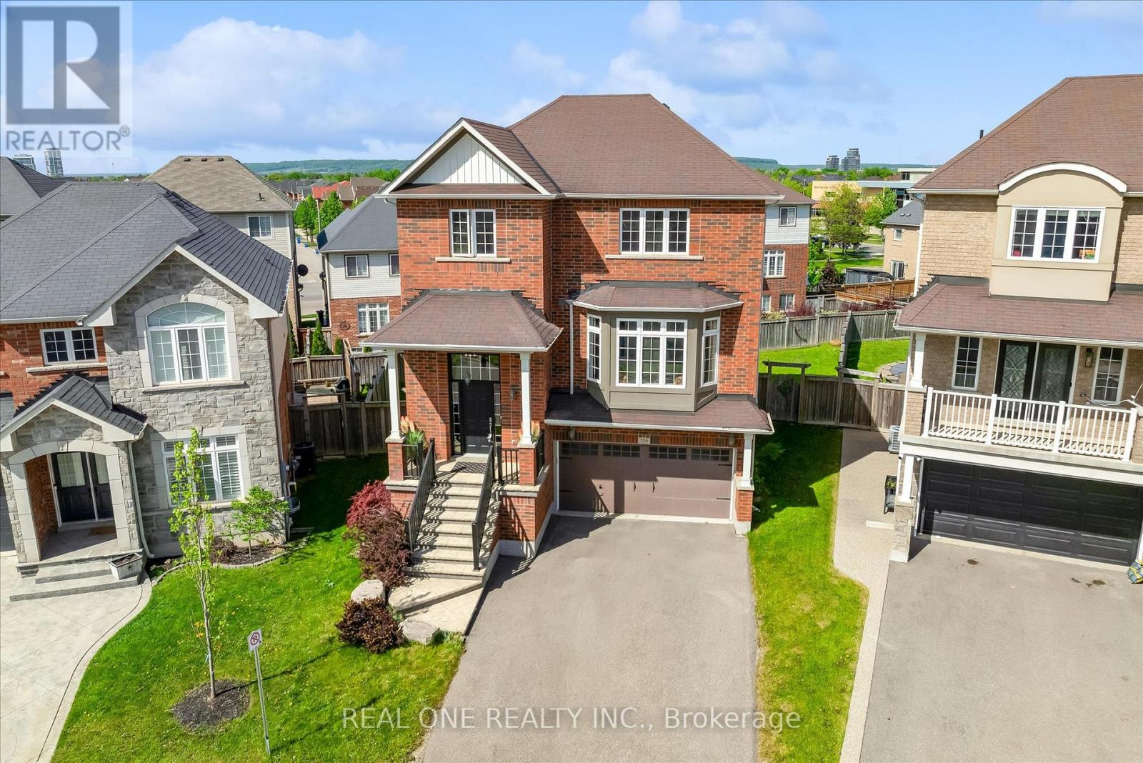 556 SANDERSON CRESCENT - 40