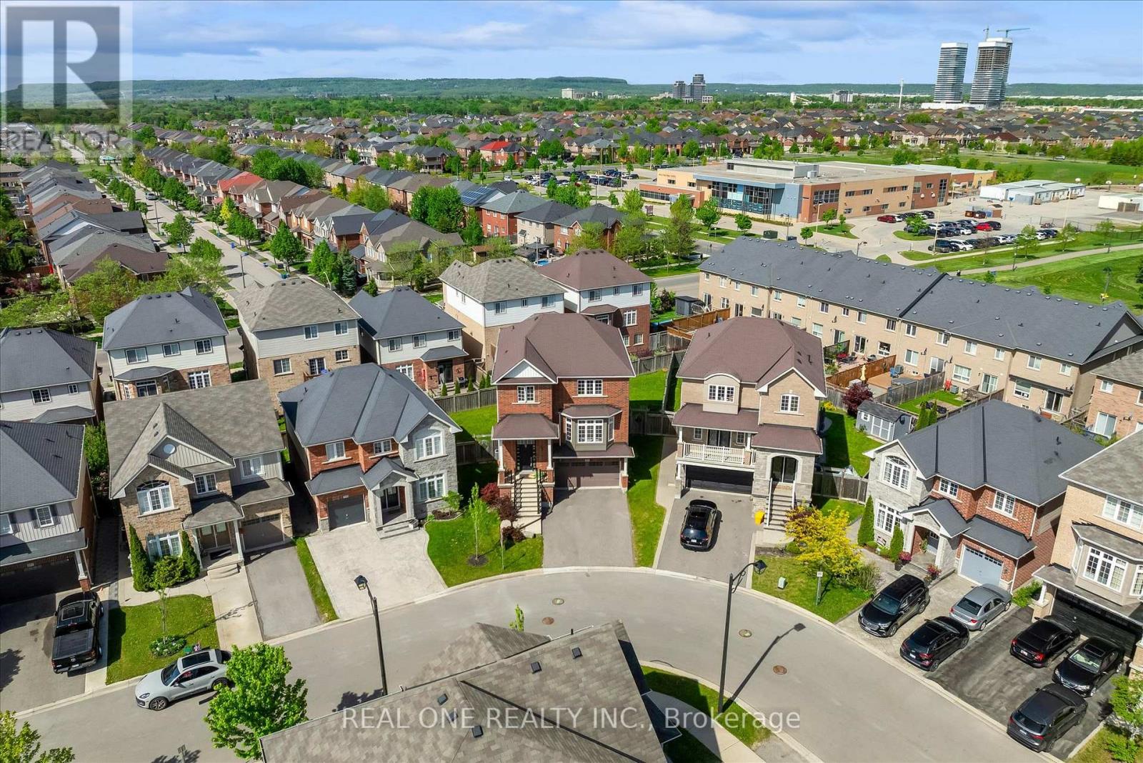 556 SANDERSON CRESCENT - 43
