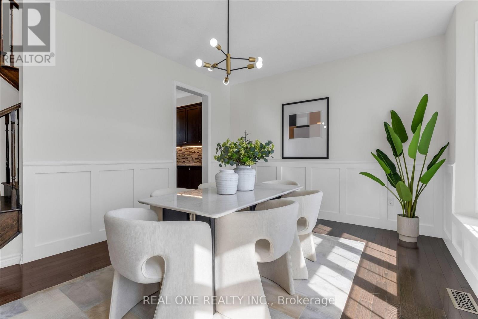 556 SANDERSON CRESCENT - 5