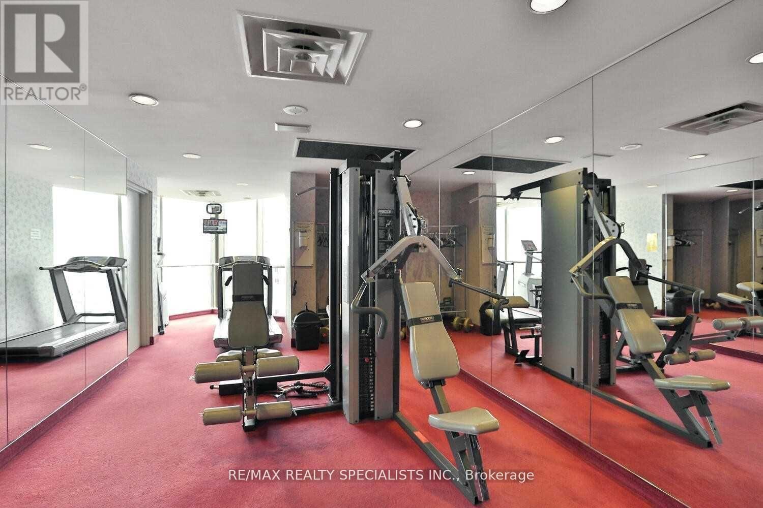 #601 45 KINGSBRIDGE GARDEN CIRCLE - Image 24