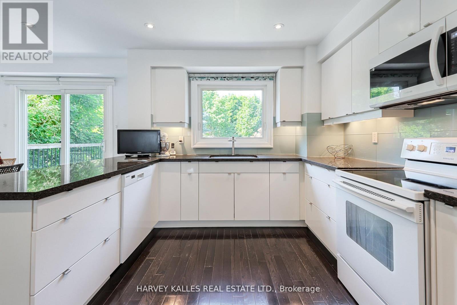 1050 LINDSAY DRIVE - 12