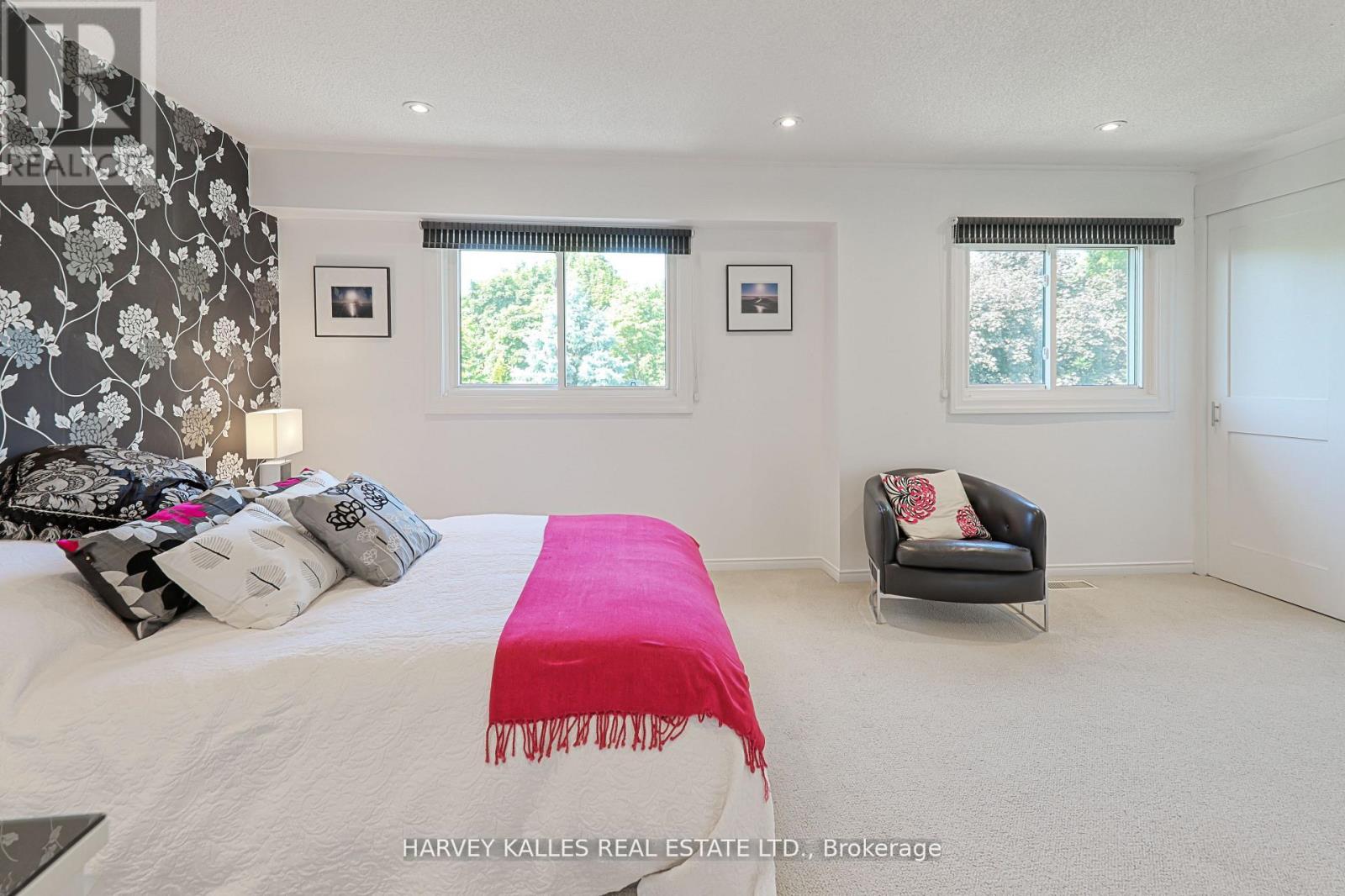 1050 LINDSAY DRIVE - 21