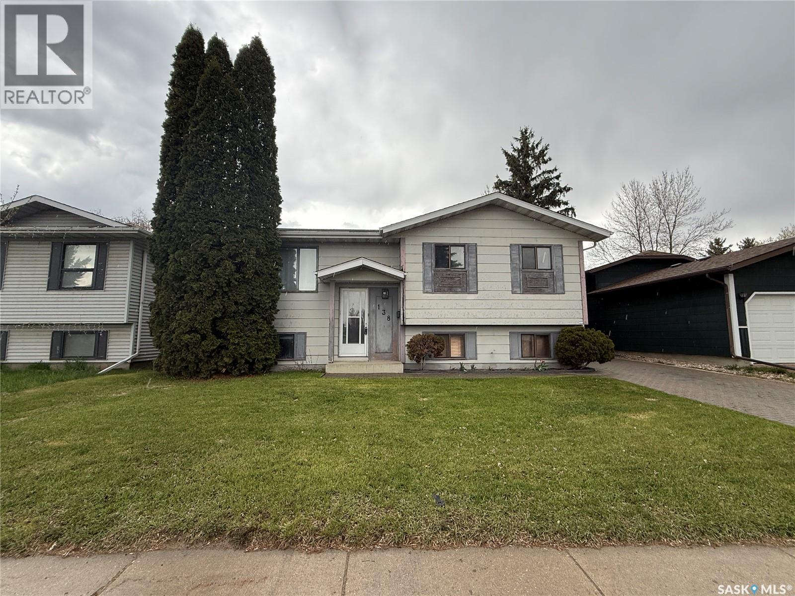 138 WEYAKWIN DRIVE - 3