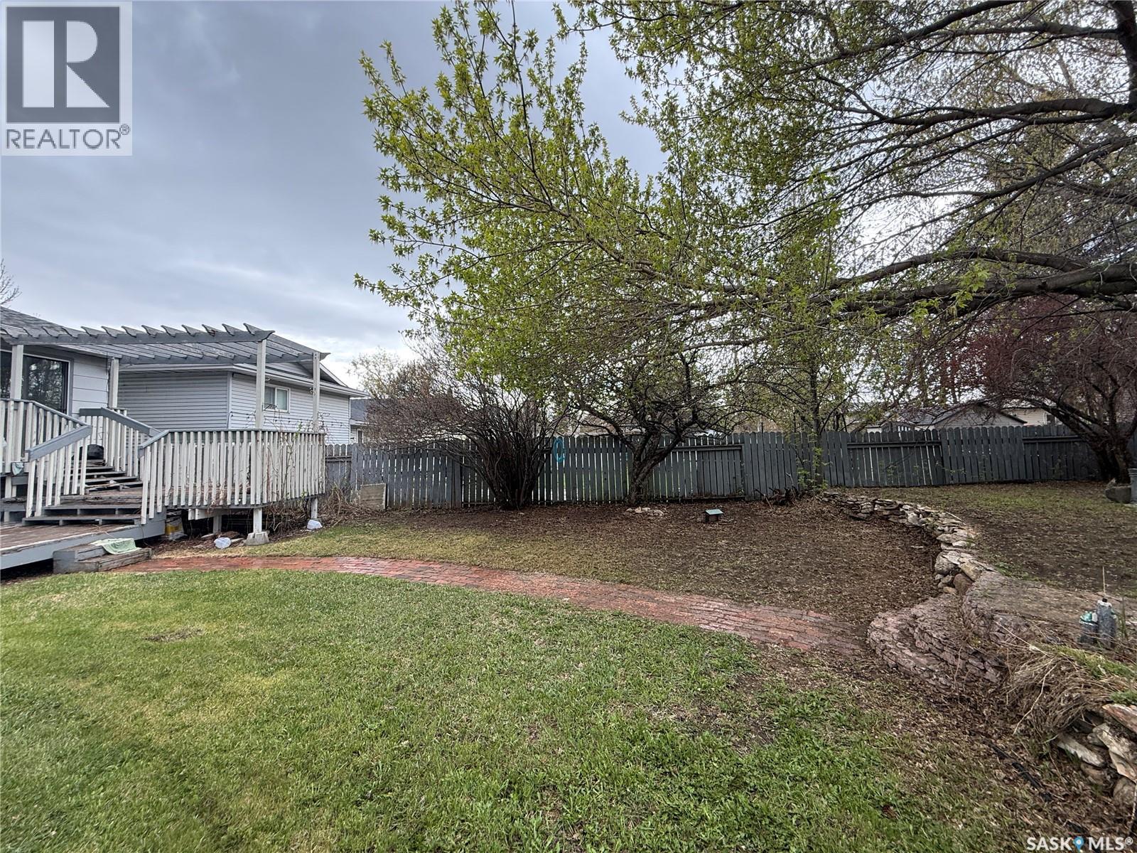 138 WEYAKWIN DRIVE - 41