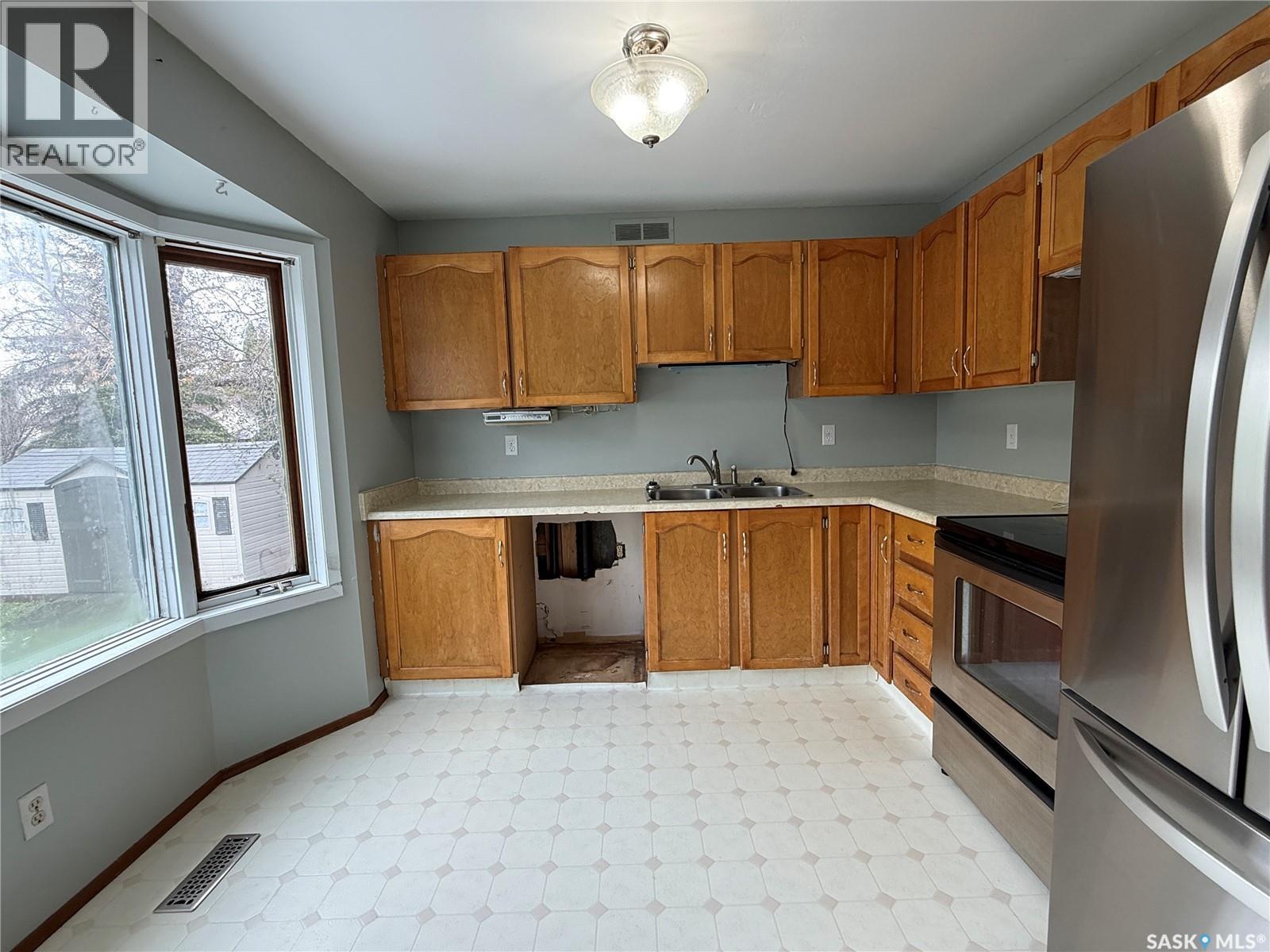 138 WEYAKWIN DRIVE - 8