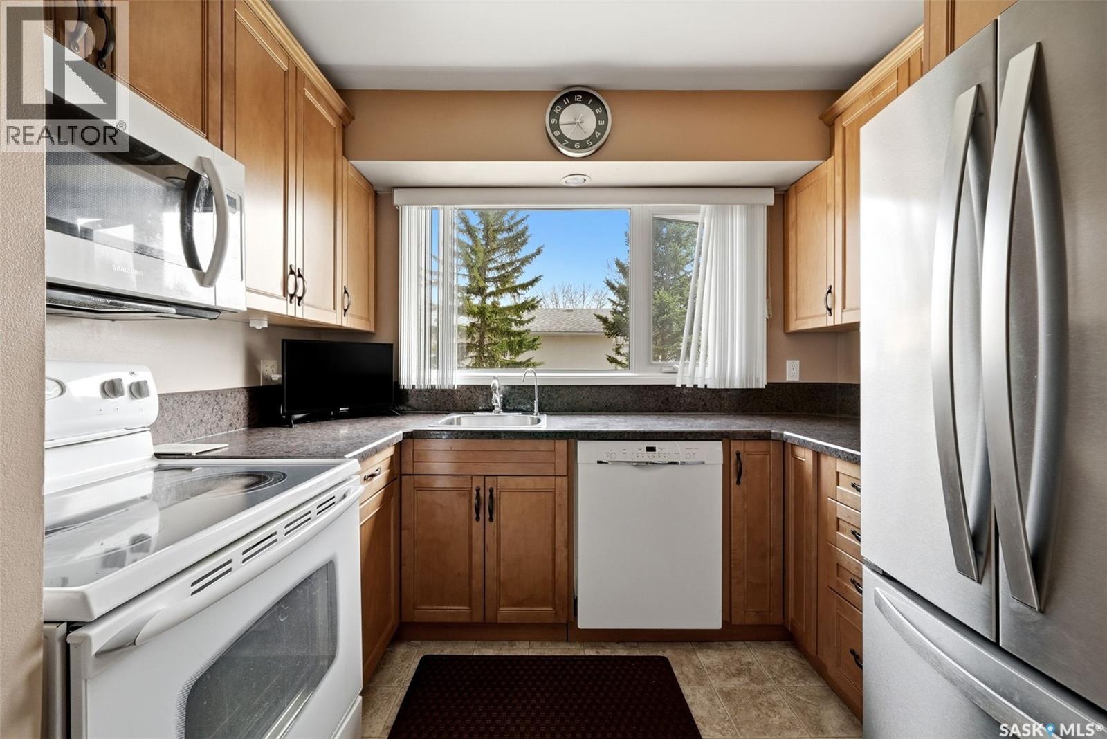 15 Hudson DRIVE - 12