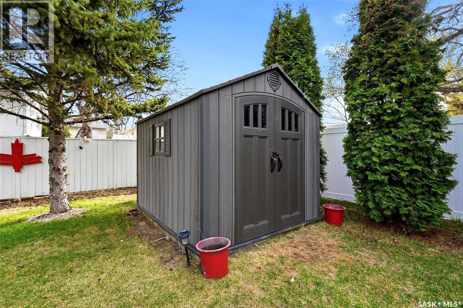 15 Hudson DRIVE - 32