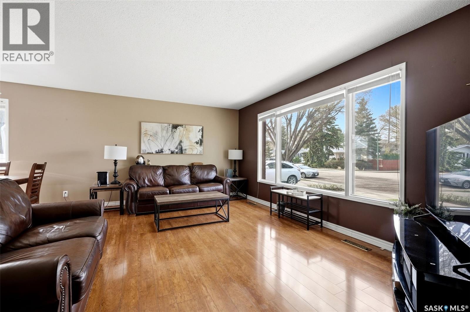 15 Hudson DRIVE - 5
