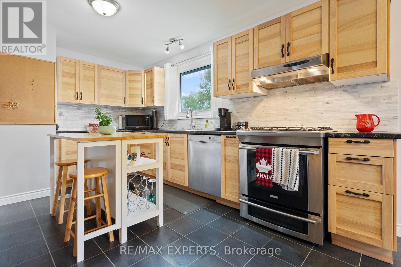 32 CRESTLYNN CRESCENT - 17