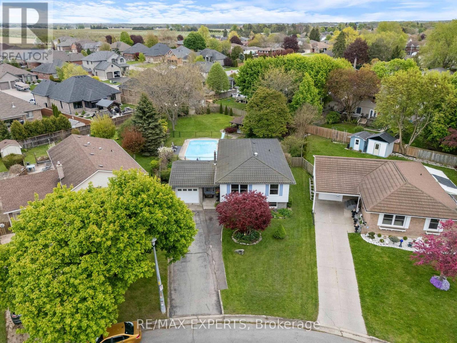 32 CRESTLYNN CRESCENT - 2