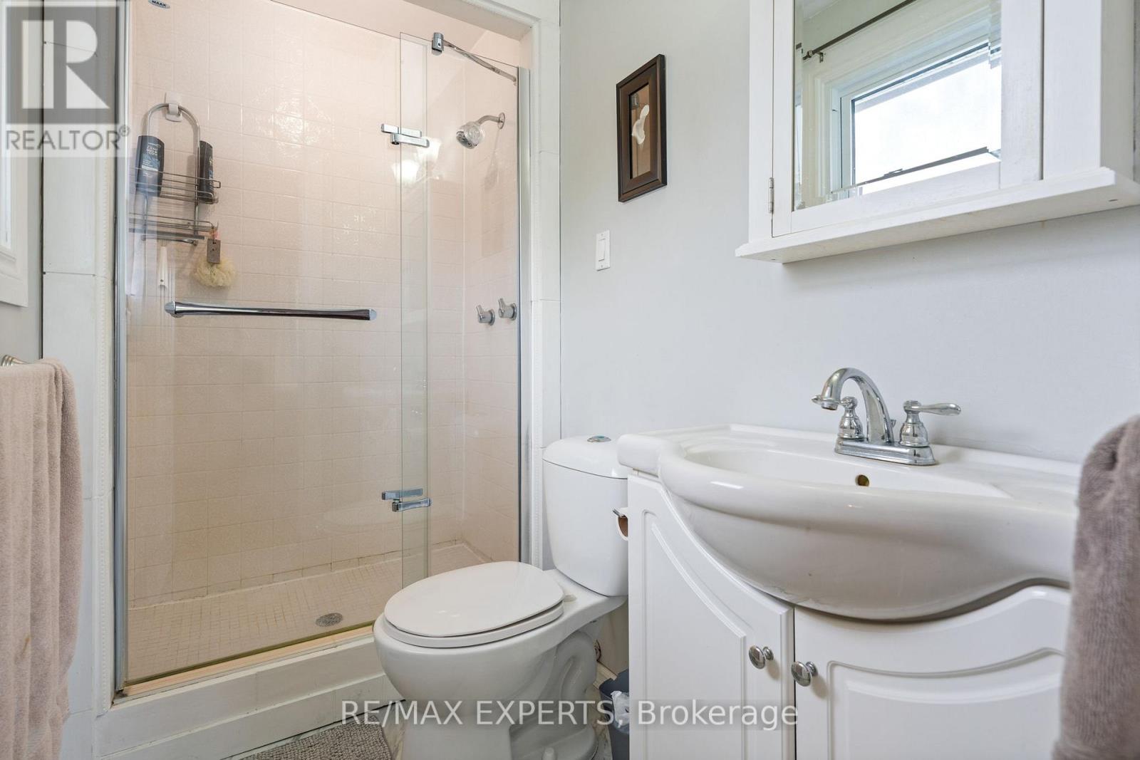 32 CRESTLYNN CRESCENT - 22