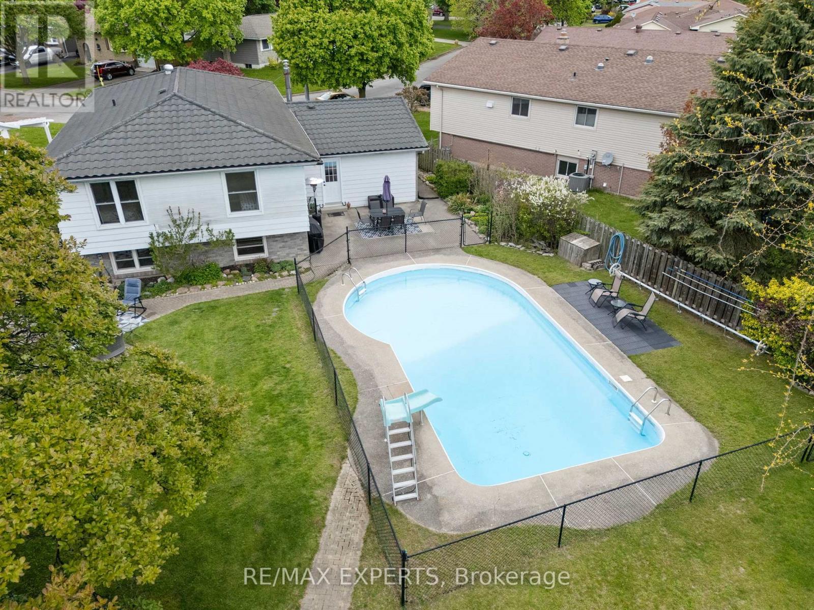 32 CRESTLYNN CRESCENT - 3