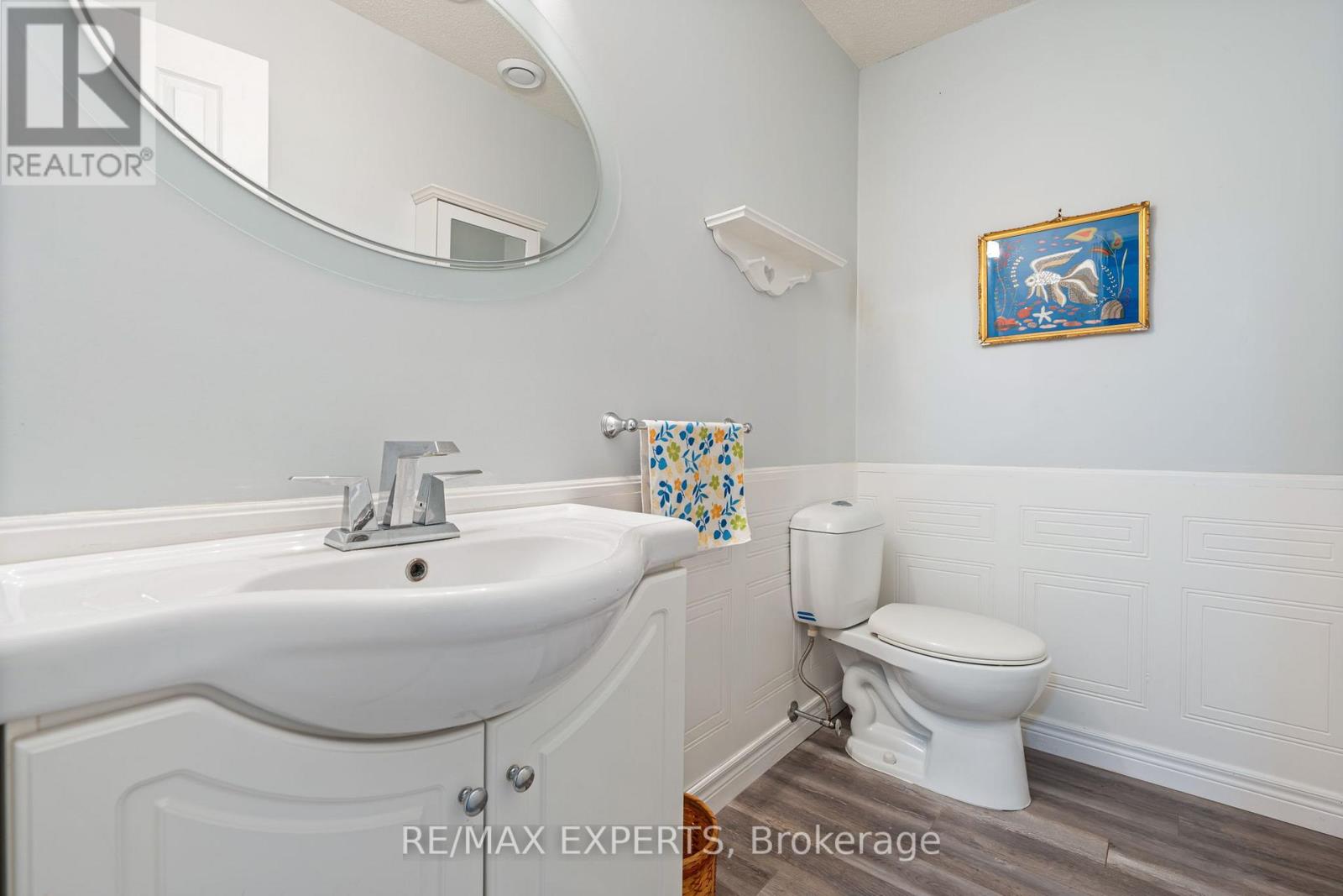 32 CRESTLYNN CRESCENT - 32
