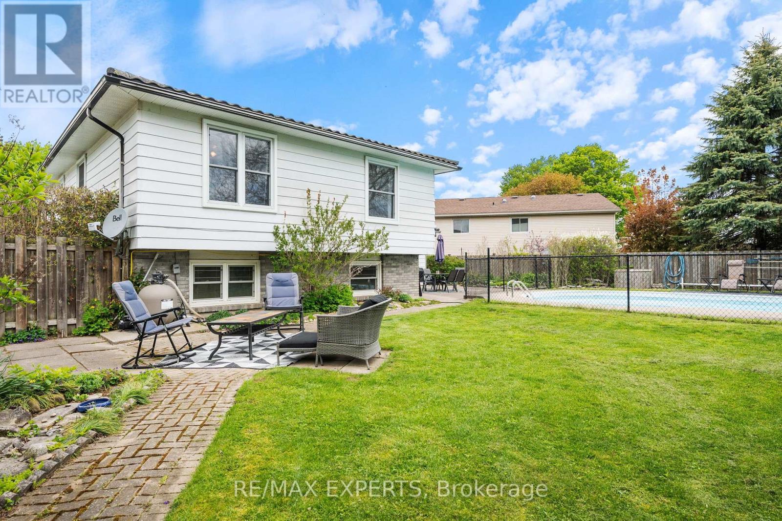 32 CRESTLYNN CRESCENT - 34