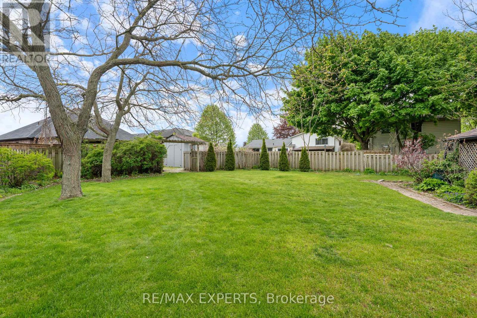32 CRESTLYNN CRESCENT - 39