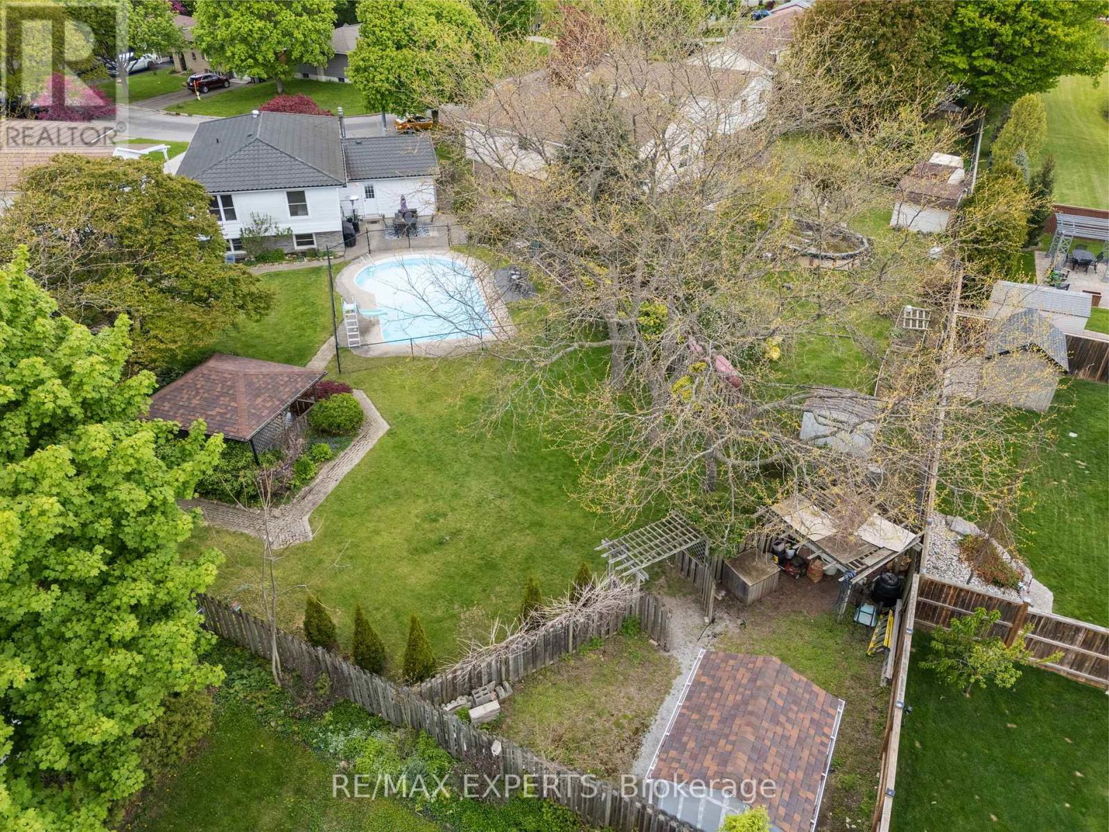32 CRESTLYNN CRESCENT - 6