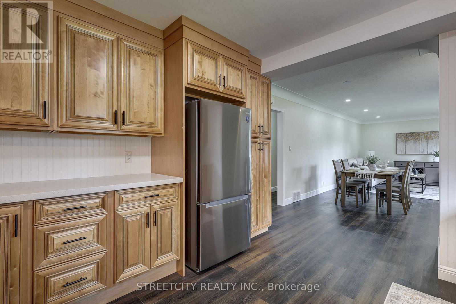 10 VINEDEN DRIVE - 15