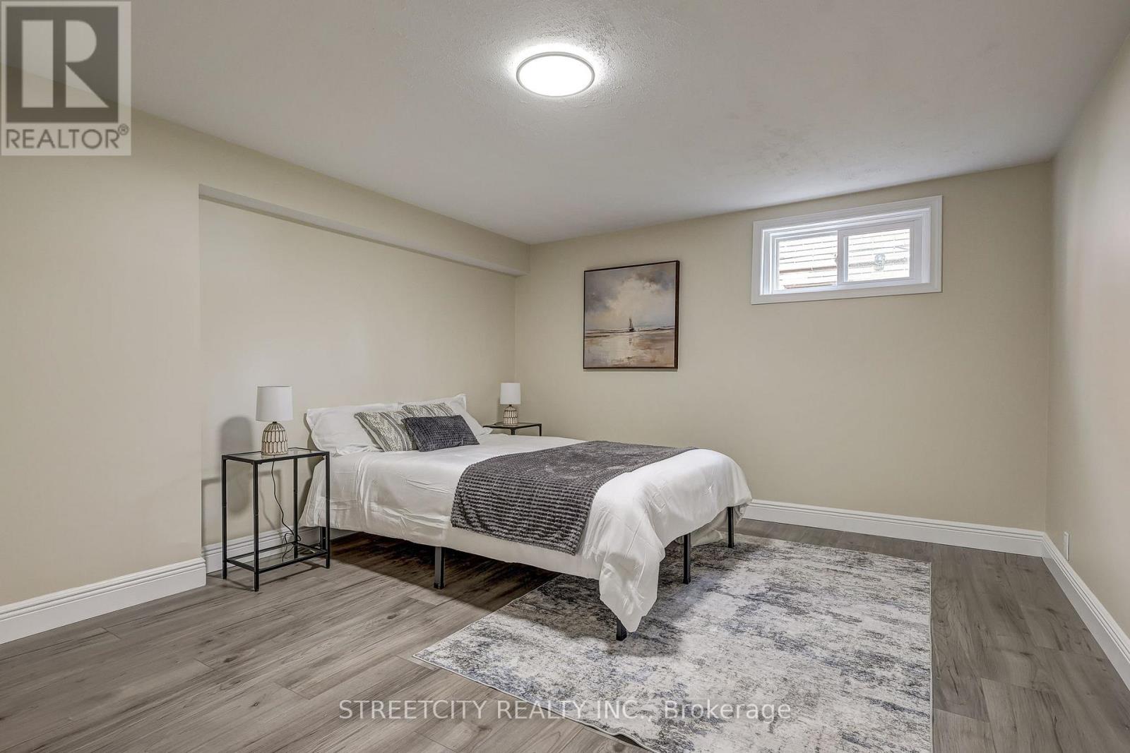 10 VINEDEN DRIVE - 29