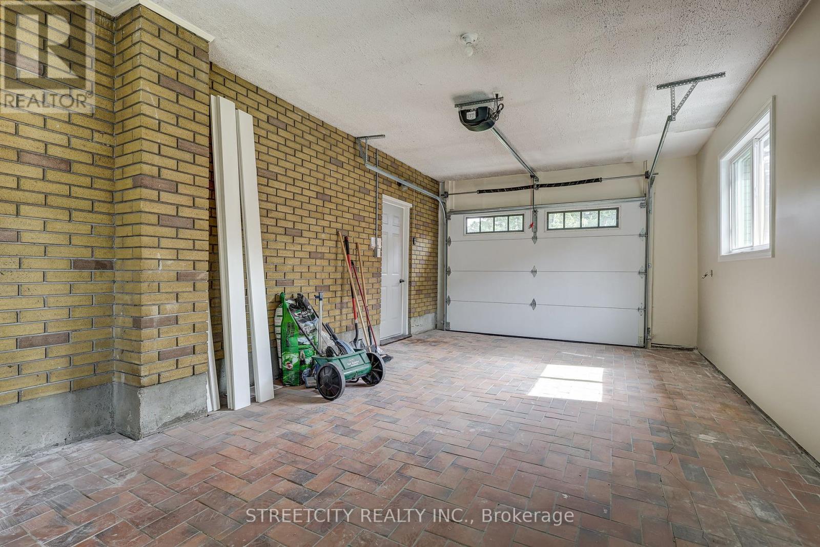 10 VINEDEN DRIVE - 38