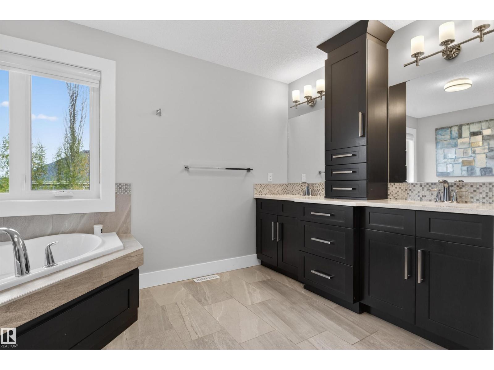 9012 24 AV SW - 44