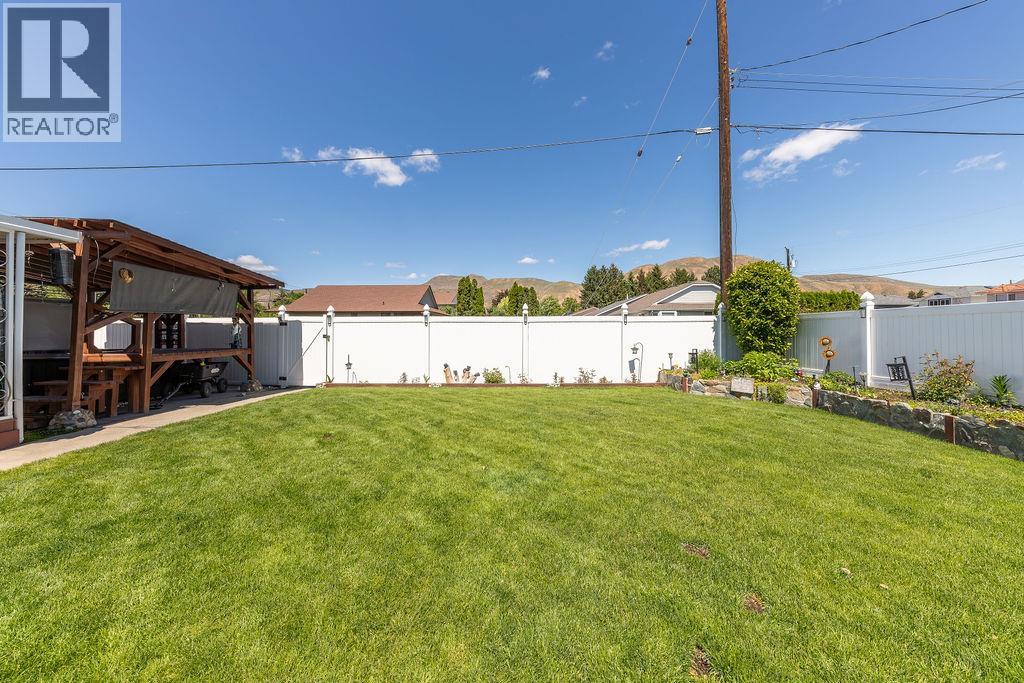 985 Schreiner Street - 4