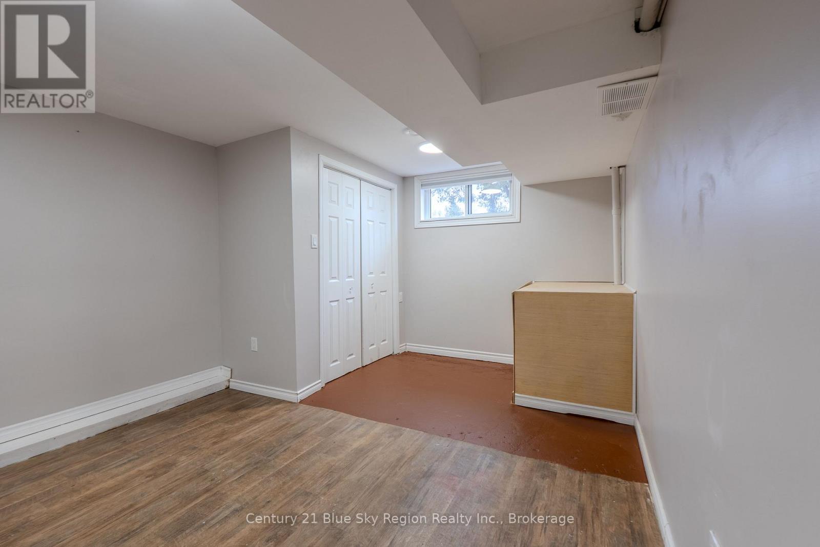 862 LAKESHORE DRIVE - 4