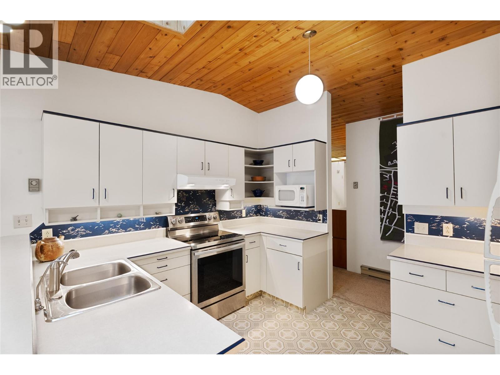 4119 Reid Road, Eagle Bay