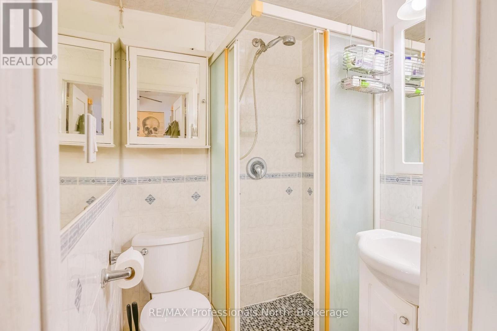 3 MAYNARD AVENUE - 16