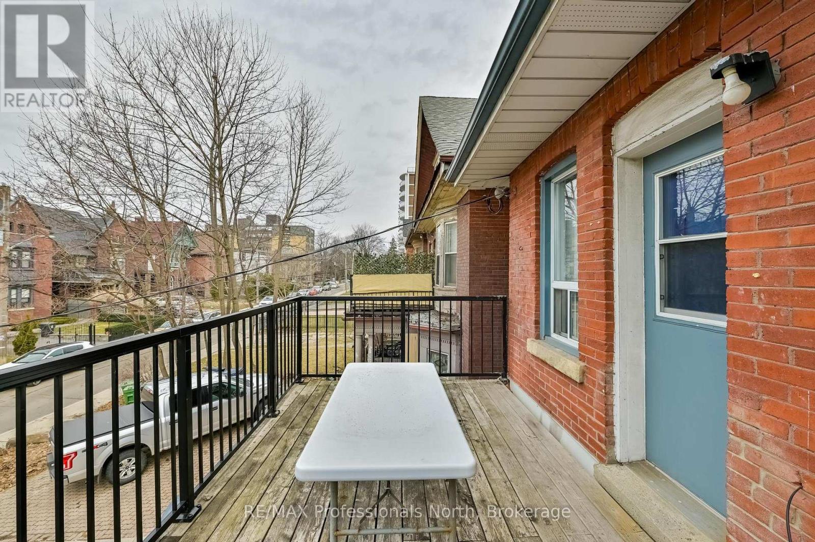 3 MAYNARD AVENUE - 27